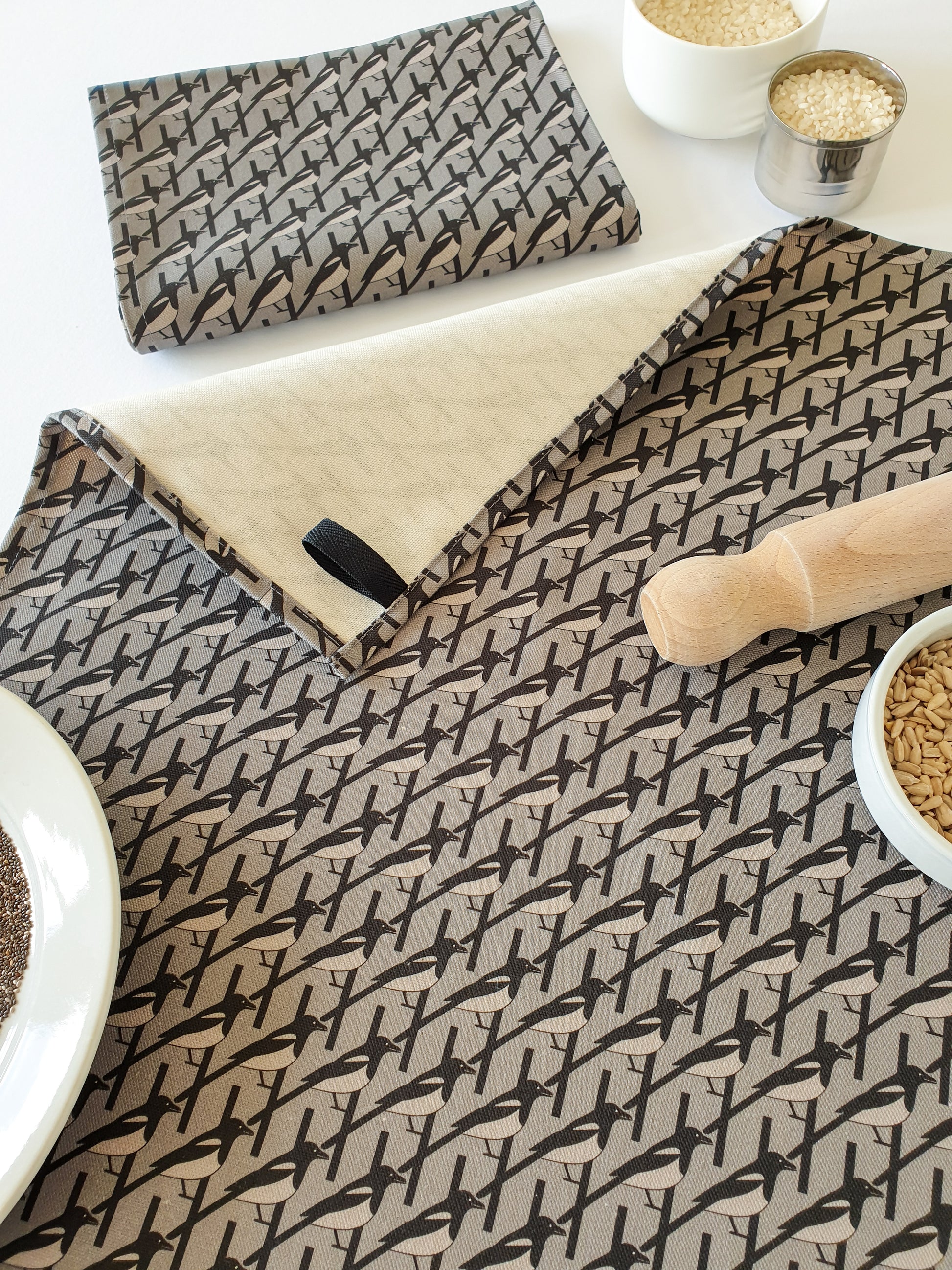 GREY MAGPIE TEA TOWEL image 1