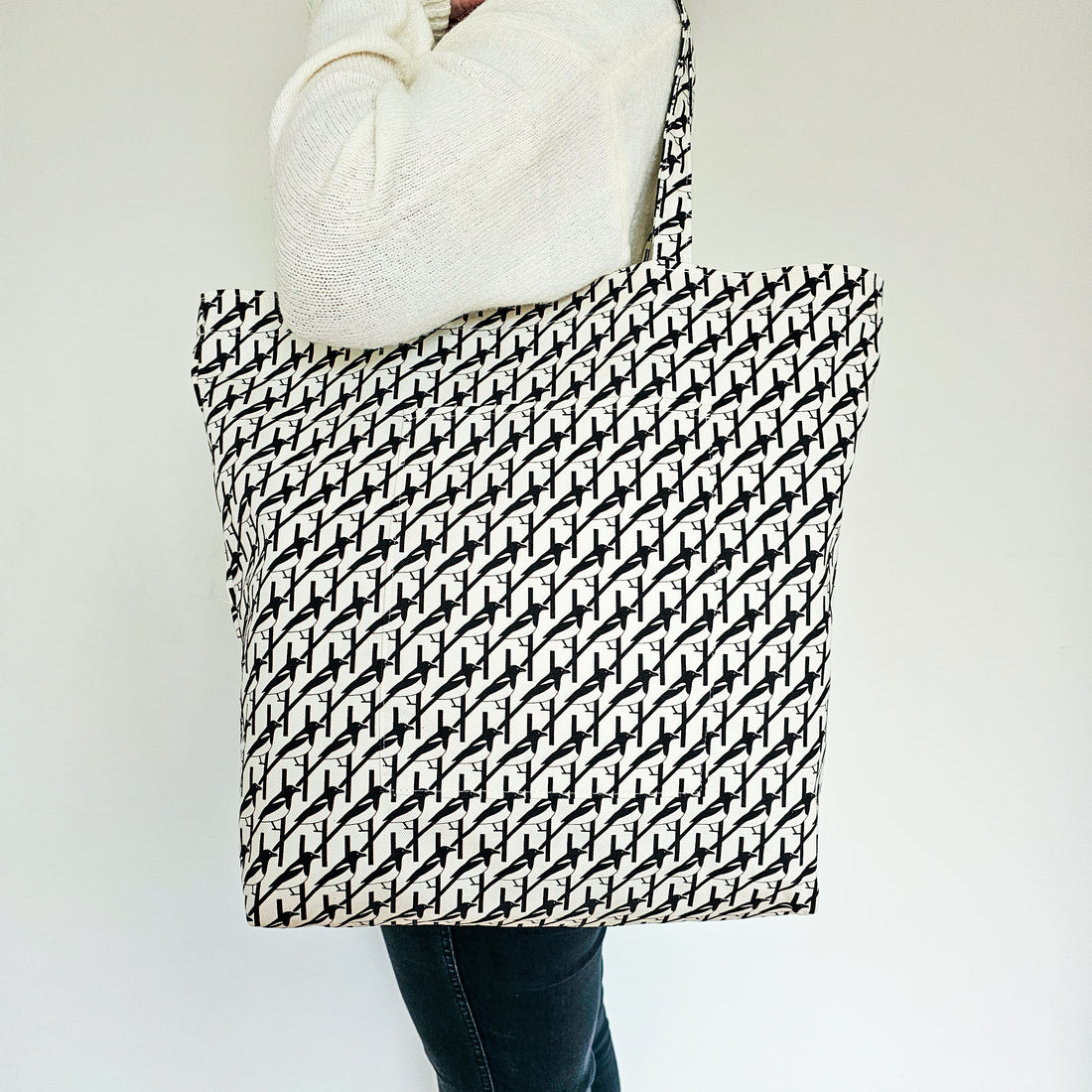 BLACK & WHITE MAGPIE SHOULDER BAG image 2