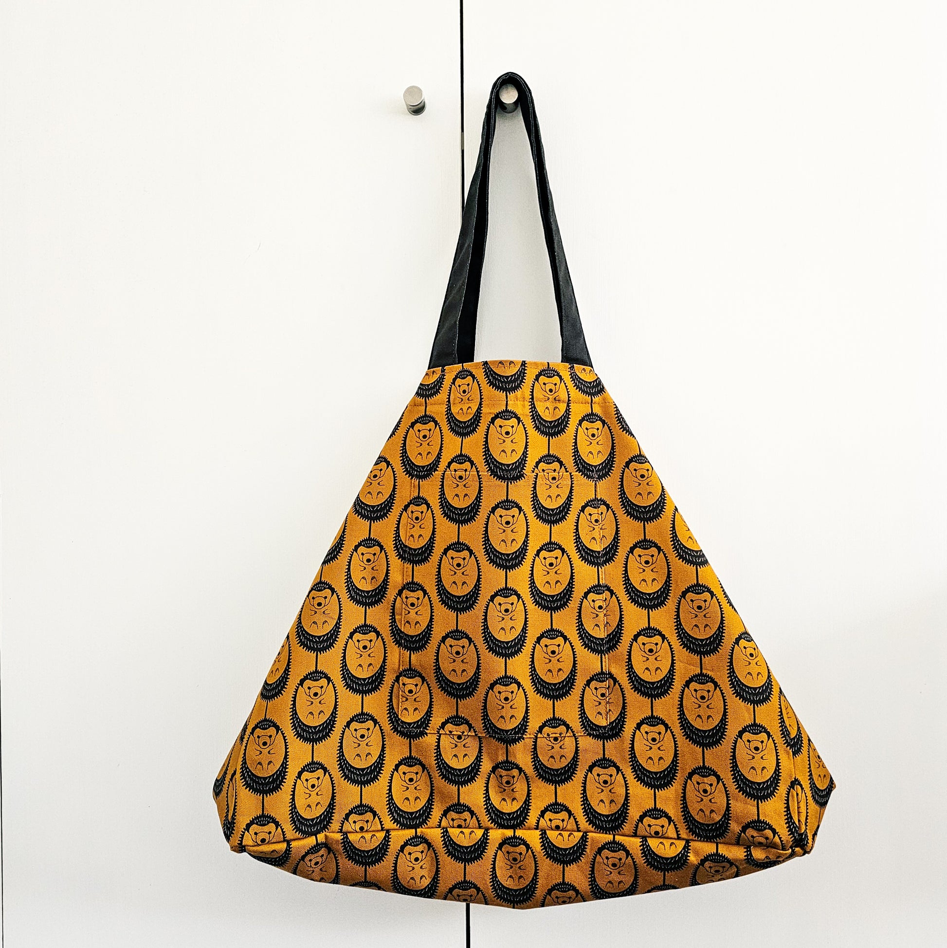 HEDGEHOG OVERSIZED SHOULDER BAG image 2