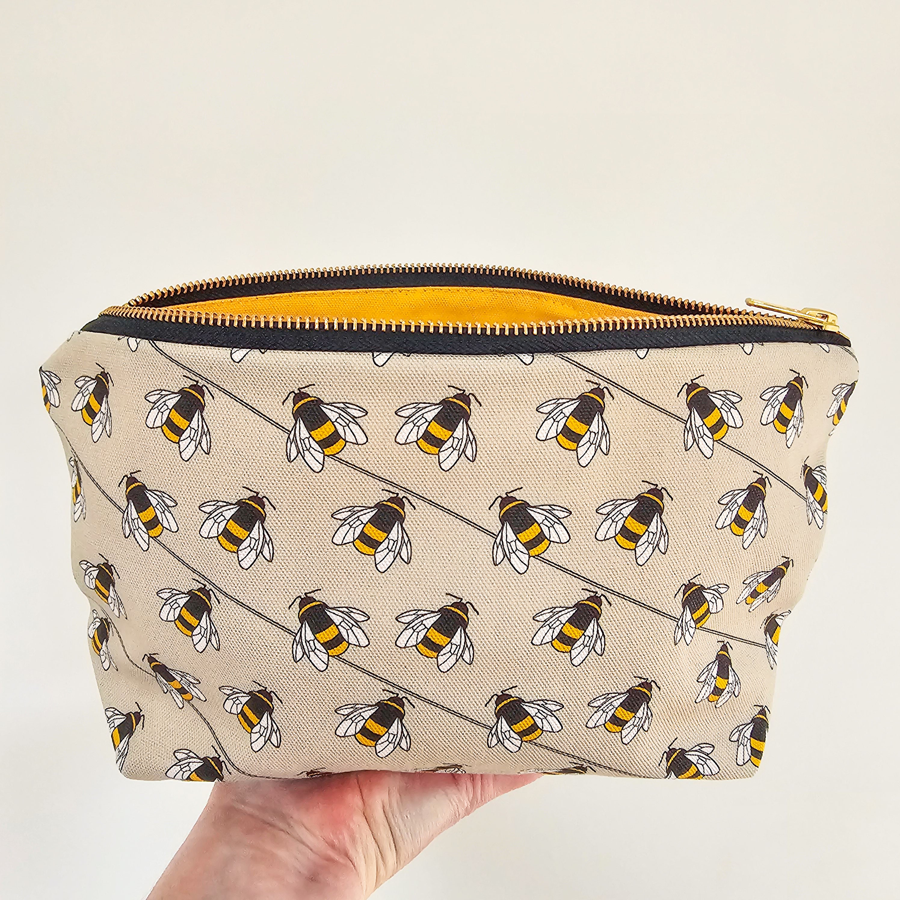 BEE ZIP BAG image 2